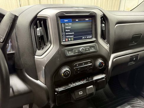 Used 2019 Chevrolet Silverado 1500 Custom Trail Boss w/ Custom Convenience Package AWD/4WD image 11