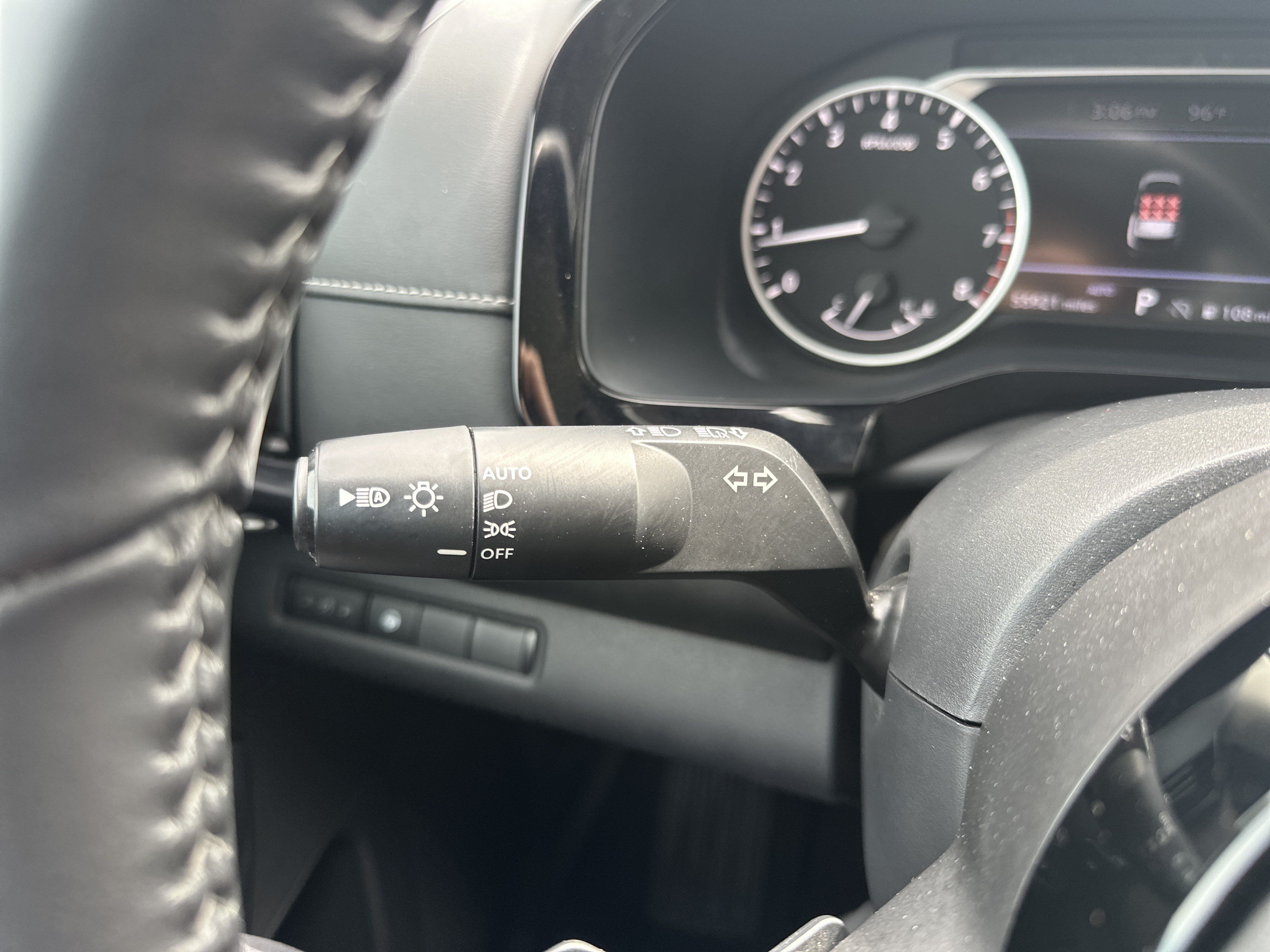 Used 2022 Nissan Pathfinder SV AWD/4WD image 23