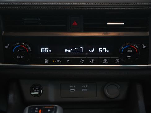 Used 2024 Nissan Rogue SV w/ SV Premium Package image 19