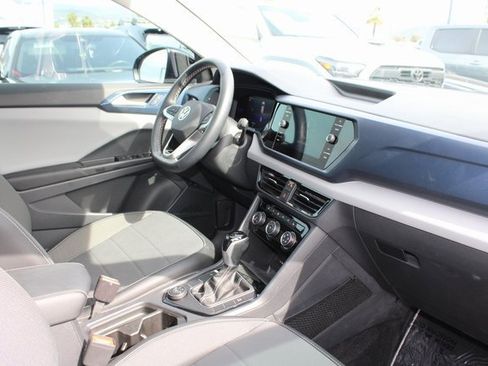 Used 2023 Volkswagen Taos SE w/ Panoramic Sunroof Package image 5