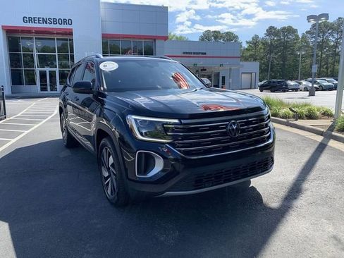 Used 2025 Volkswagen Atlas SEL AWD/4WD image 2