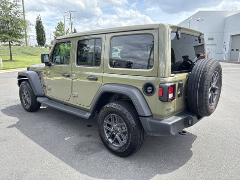 Used 2026 Jeep Wrangler Unlimited Sport AWD/4WD image 7