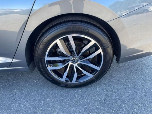 Used 2025 Volkswagen Jetta SE image 30