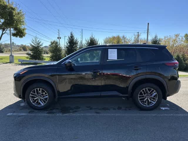 Used 2023 Nissan Rogue S AWD/4WD image 2
