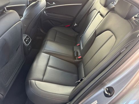 Used 2025 Genesis G70 2.5T image 27