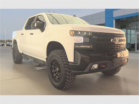 Used 2021 Chevrolet Silverado 1500 LT Trail Boss w/ Convenience Package II image 2