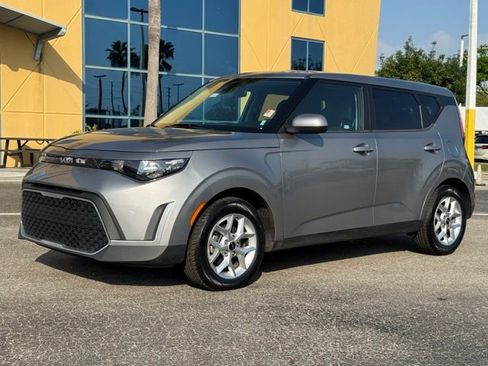 Certified 2023 Kia Soul LX w/ LX Technology Package image 2