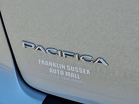 Used 2023 Chrysler Pacifica Pinnacle FWD image 24