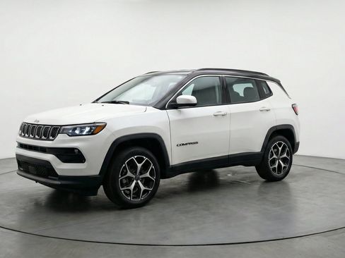 Used 2025 Jeep Compass Limited AWD/4WD image 3