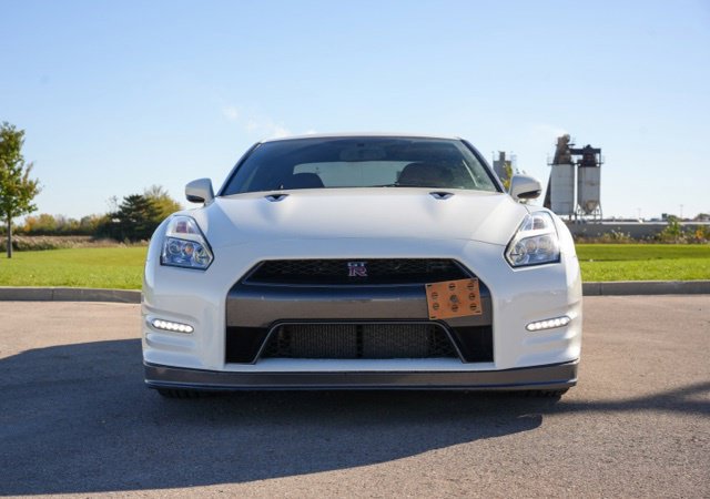 Used 2015 Nissan GT-R Premium AWD/4WD image 2