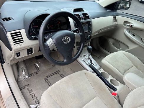 Used 2013 Toyota Corolla LE FWD image 10