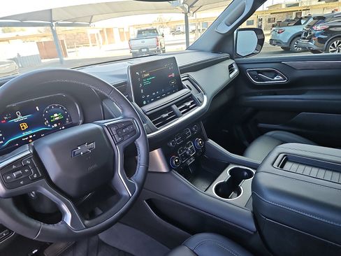 Used 2024 Chevrolet Suburban Z71 w/ Luxury Package image 9