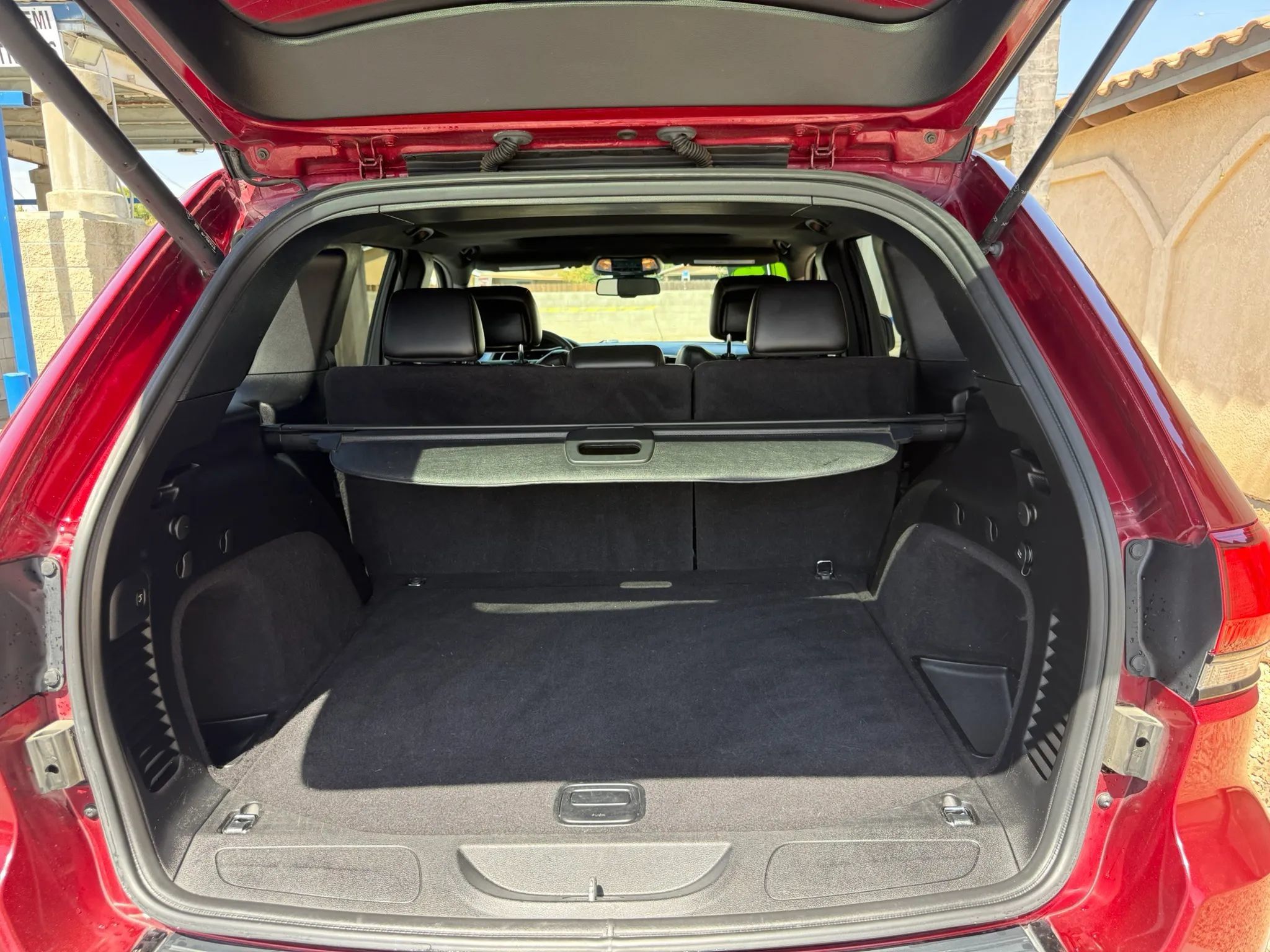 Used 2015 Jeep Grand Cherokee Altitude RWD image 7