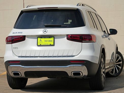 Used 2022 Mercedes-Benz GLB 250 w/ Premium Package Lite image 4