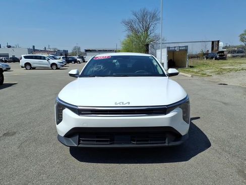 Used 2025 Kia K4 FWD image 2