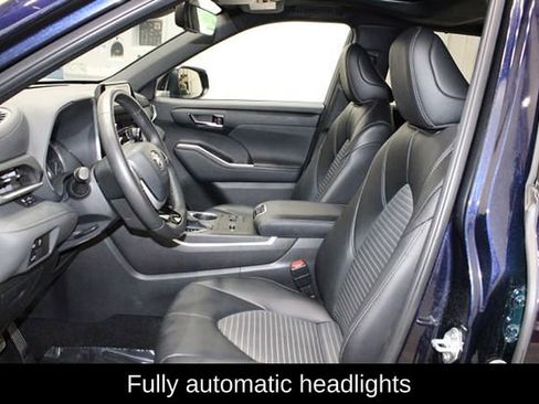 Used 2024 Toyota Highlander XSE image 11
