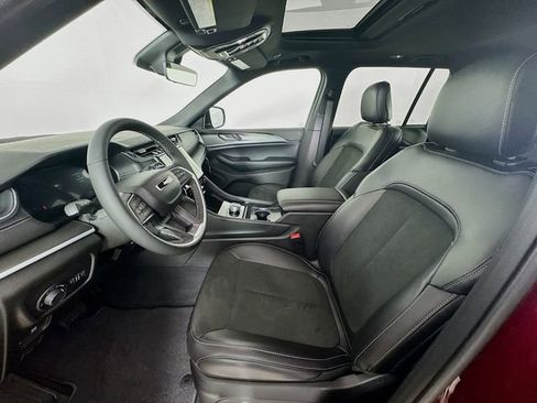 New 2025 Jeep Grand Cherokee Altitude image 23