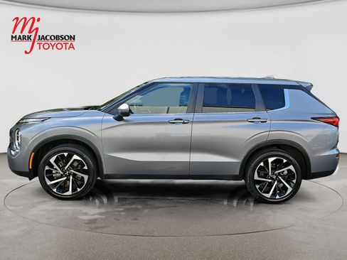 Used 2023 Mitsubishi Outlander SE AWD/4WD image 9
