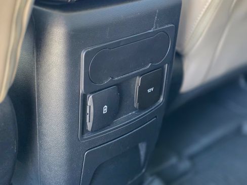 Used 2022 Ford Explorer XLT w/ Equipment Group 202A AWD/4WD image 22