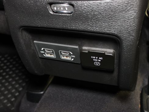 Used 2022 Jeep Cherokee Trailhawk w/ Comfort/Convenience Group AWD/4WD image 14