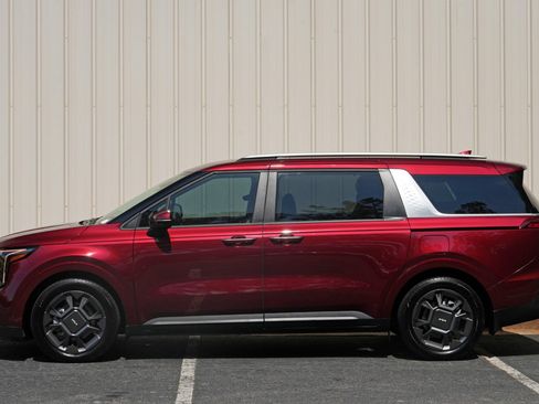 Used 2025 Kia Carnival EX FWD image 9