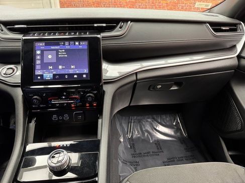 Used 2023 Jeep Grand Cherokee Altitude image 17