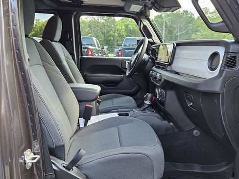 New 2025 Jeep Gladiator Sport AWD/4WD image 15