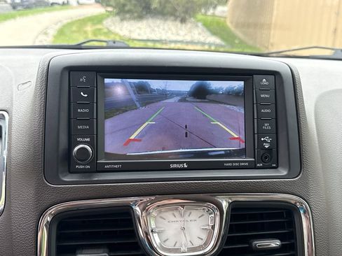 Used 2015 Chrysler Town & Country Touring-L w/ Driver Convenience Group FWD image 20