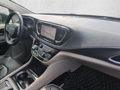 Used 2022 Chrysler Pacifica Limited image 24