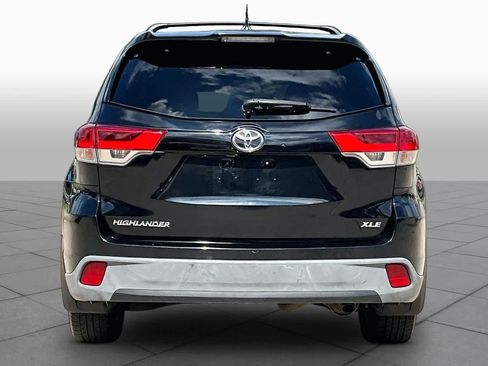 Used 2017 Toyota Highlander XLE AWD/4WD image 4