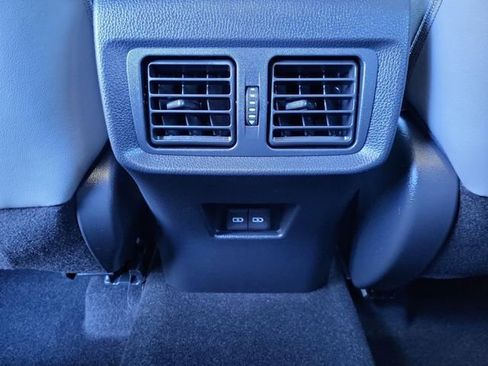 Used 2024 Toyota Venza XLE image 13