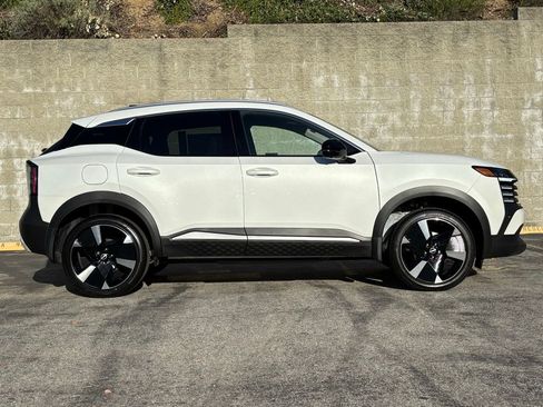 New 2026 Nissan Kicks SR FWD image 2