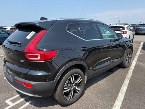 Used 2025 Volvo XC40 B5 Core AWD/4WD image 3