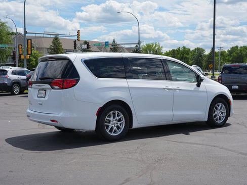 Used 2021 Chrysler Voyager LX FWD image 3