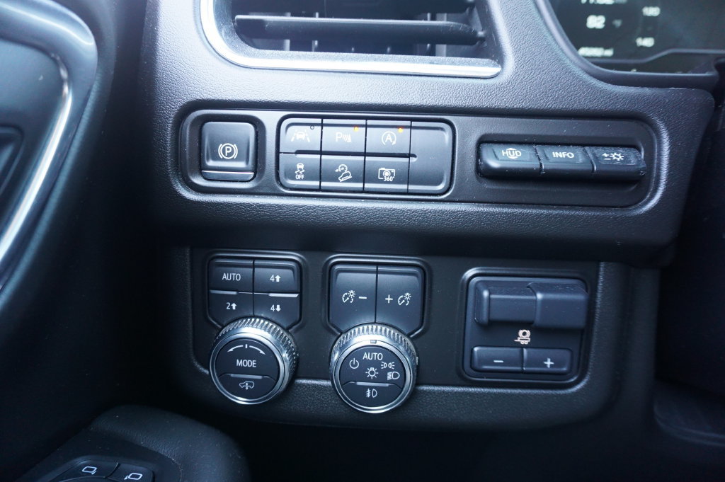 Used 2024 GMC Yukon AT4 w/ AT4 Premium Plus Package AWD/4WD image 5
