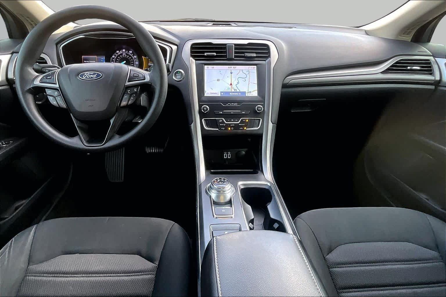 Used 2020 Ford Fusion SE FWD image 16