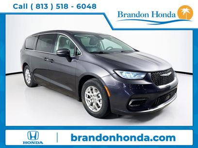 Used 2023 Chrysler Pacifica Touring-L