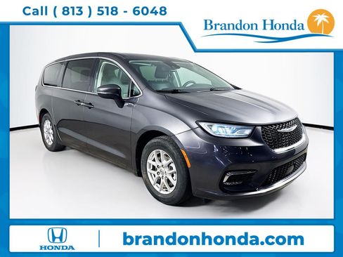 Used 2023 Chrysler Pacifica Touring-L FWD image 1