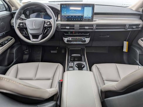 New 2026 Lincoln Corsair Premiere AWD/4WD image 12