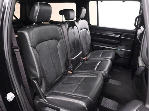 Used 2022 Jeep Grand Wagoneer Series II AWD/4WD image 18