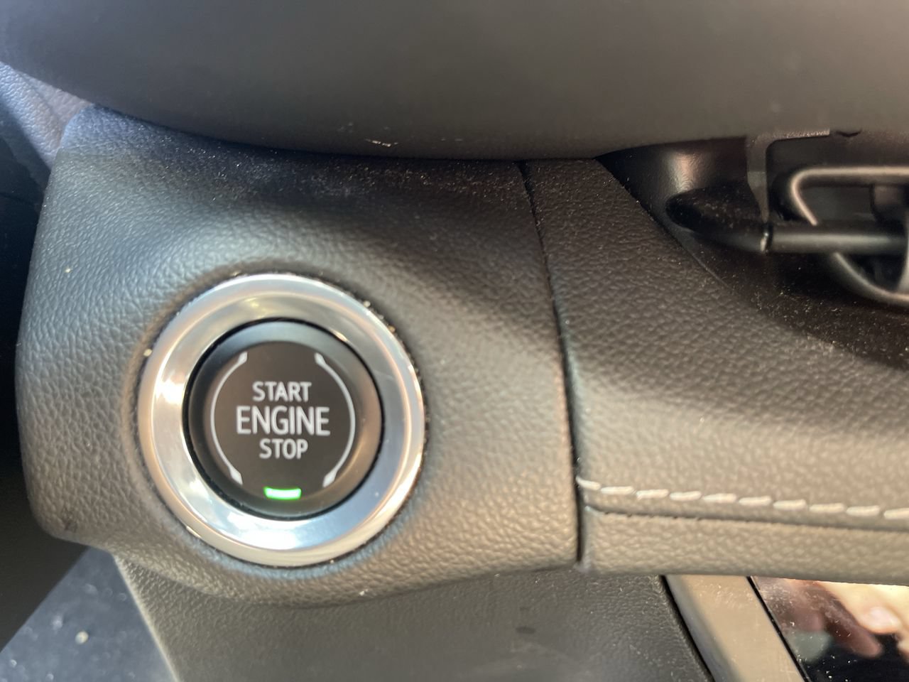 Used 2023 Buick Envision Avenir AWD/4WD image 17