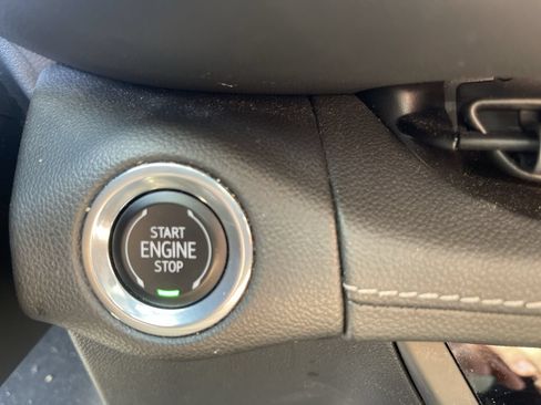 Used 2023 Buick Envision Avenir AWD/4WD image 17
