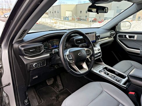 Used 2021 Ford Explorer XLT w/ Equipment Group 202A image 13
