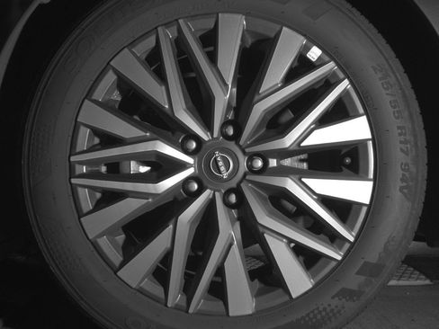 Used 2025 Nissan Altima 2.5 SV FWD image 12