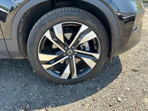 Used 2023 Volvo XC40 B5 Plus w/ Protection Package Premier AWD/4WD image 5