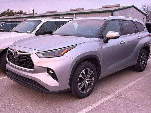 Used 2023 Toyota Highlander XLE image 15