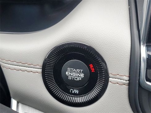 New 2026 Jeep Compass Limited w/ Sun, Sound & Navigation Group AWD/4WD image 24