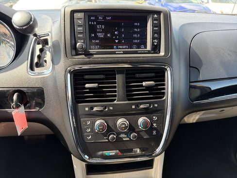 Used 2020 Dodge Grand Caravan SXT FWD image 15