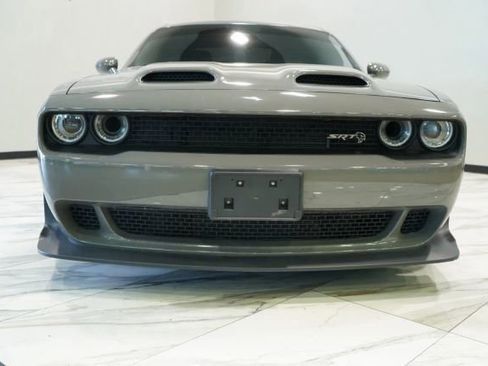 Used 2023 Dodge Challenger SRT Hellcat RWD image 2
