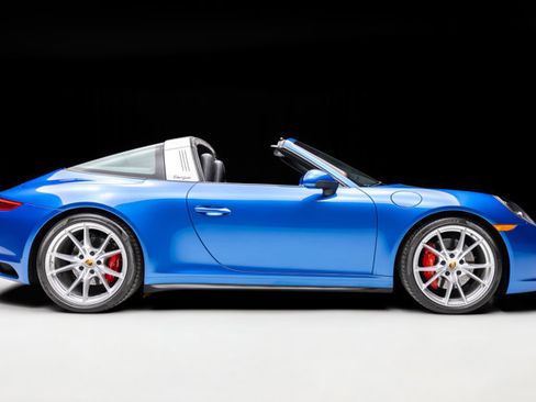 Used 2017 Porsche 911 Targa 4S image 2